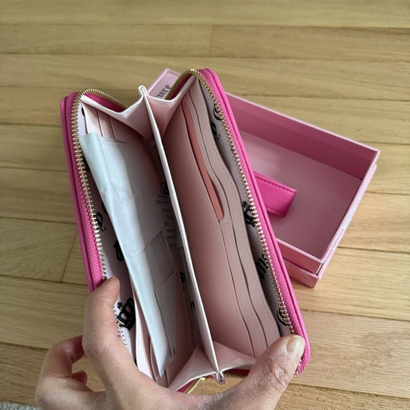 Brand new Juicy Couture Vibrant Pink Quilted Wallet - Picture 4 of 7
